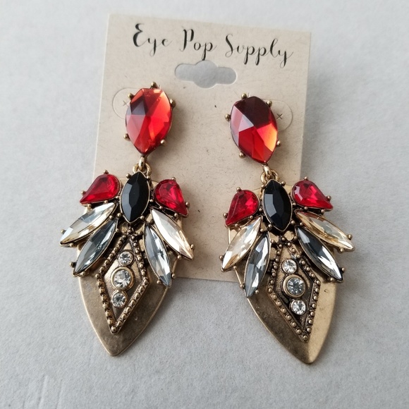 New Stud Red Crystal Antique Gold Earrings. - Picture 3 of 4